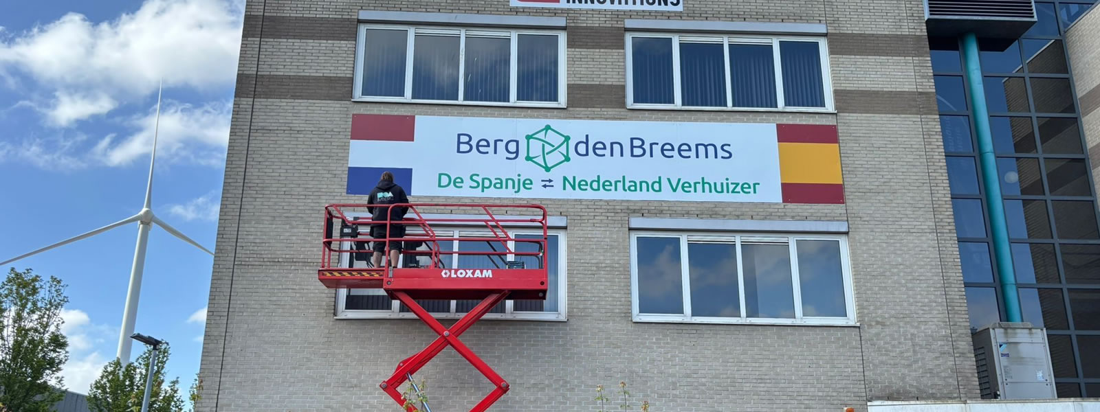 Nieuw gevelbord zichtbaar vanaf de snelweg A12